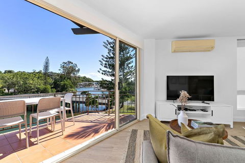Riverfront 2 Bedroom Penthouse, Steps From Hastings Street - By Stay Noosa - eAccommodation 2