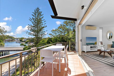 Riverfront 2 Bedroom Penthouse, Steps From Hastings Street - By Stay Noosa - eAccommodation 3