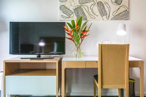 Resort-Style Sister Studios - Double Delight In The CBD - eAccommodation 1