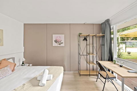 Relaxed Queen Room - Serene Spot At Pymble - Shared Bathroom - eAccommodation 0