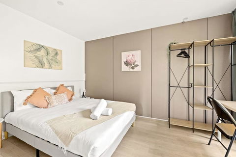 Relaxed Queen Room - Serene Spot At Pymble - Shared Bathroom - eAccommodation 1