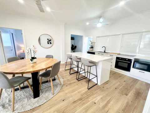 Renovated Queenslander - Upstairs 2km To Stadium - eAccommodation 0