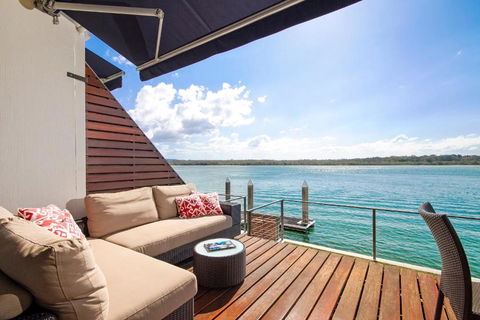 Riverfront Apartment, Perfect Location - eAccommodation 3