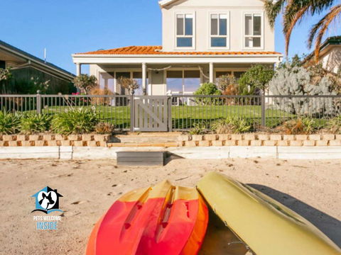 Renovated Beautiful Holiday Home With A Private Beach & Stunning Views! - eAccommodation 1
