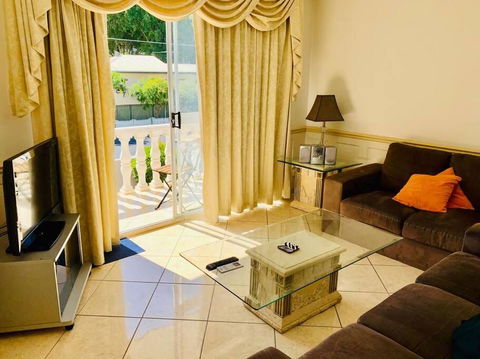 Redcliffe Villa - eAccommodation 3
