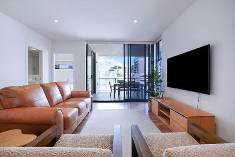 Regatta Hideaway - A Breezy Balcony Residence - eAccommodation 0