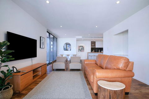 Regatta Hideaway - A Breezy Balcony Residence - eAccommodation 3