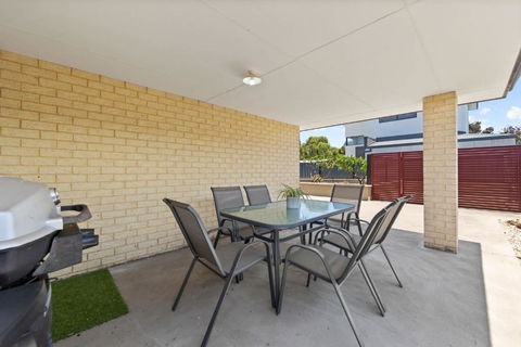 Relax By The Sea Modern Beach Home - eAccommodation 1