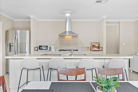 Relax By The Sea Modern Beach Home - eAccommodation 0