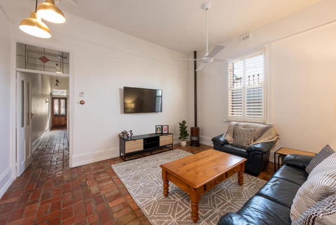 Renovated 2B 1B Victorian House In Princes Hill - eAccommodation 1