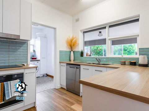 Renovated 3BR One Street To Beach - eAccommodation 3