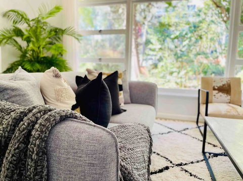 Renovated Charming & Cozy House (Walk To Station) - eAccommodation 0