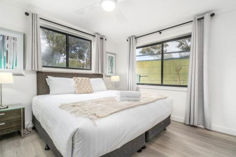 Renovated Townhouse Close To The CBD And Schools - eAccommodation 0
