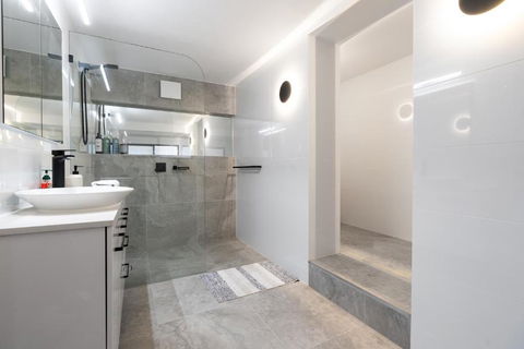 Renovated Townhouse Close To The CBD And Schools - eAccommodation 3