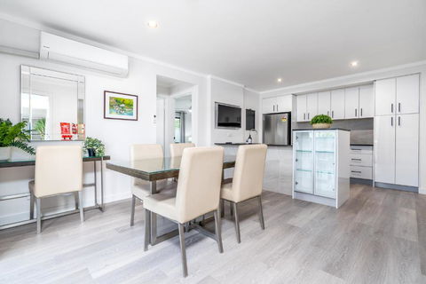 Renovated Townhouse Close To The CBD And Schools - eAccommodation 2