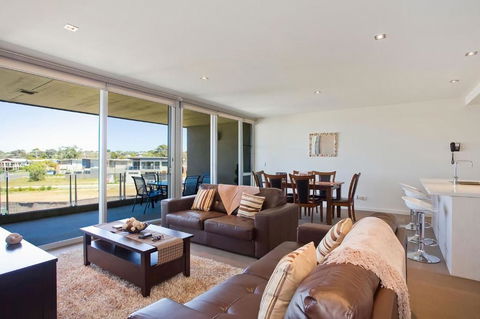 Resort Penthouse 301 - eAccommodation 2