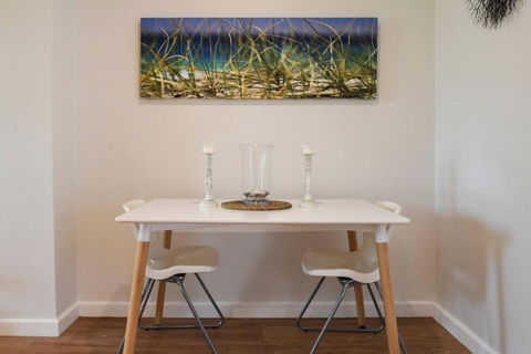 Resort-style Coastal Living With Balcony & Pool - eAccommodation 2
