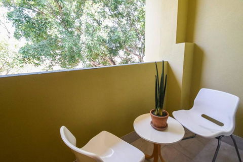 Resort-style Coastal Living With Balcony & Pool - eAccommodation 3