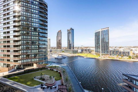 Resort-style Docklands Riverview Stay With Parking - eAccommodation 0