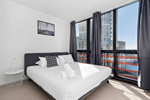 Resort-style Docklands Riverview Stay With Parking - eAccommodation 1