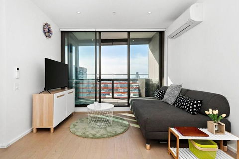 Resort-style Docklands Riverview Stay With Parking - eAccommodation 2
