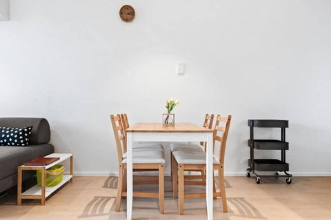 Resort-style Docklands Riverview Stay With Parking - eAccommodation 3