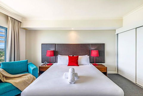 Resort Style King Pad With Sparkling Sea Views - eAccommodation 3