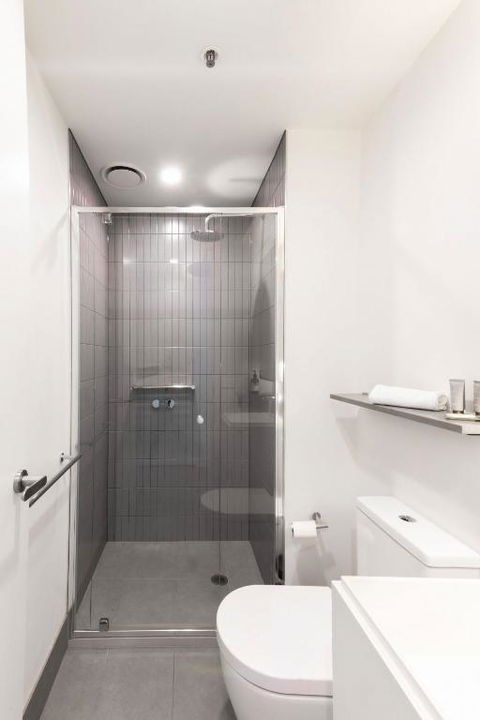 Resort Style Living 2 Bed Apt With Pool BBQ - eAccommodation 2