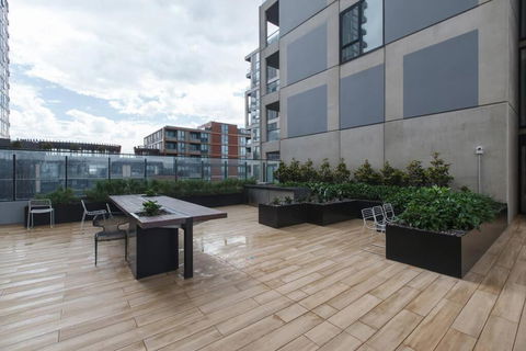 Resort Style Living In The Heart Of Moonee Ponds - eAccommodation 3