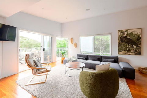 Retreat - Opulent Treetop Views - eAccommodation 0