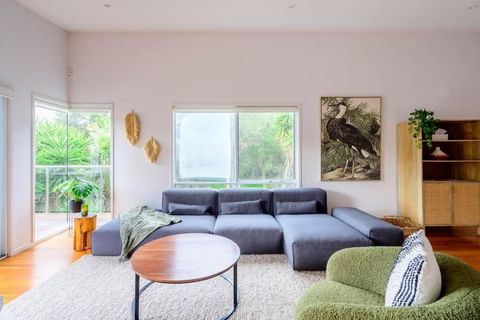 Retreat - Opulent Treetop Views - eAccommodation 1