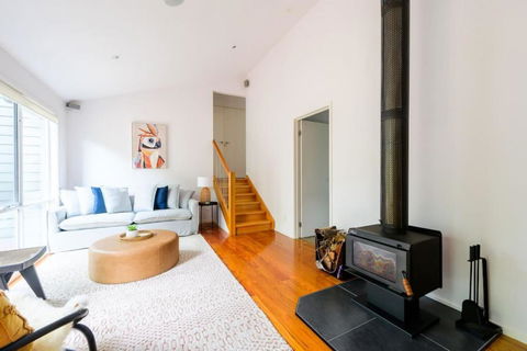 Retreat - Opulent Treetop Views - eAccommodation 3