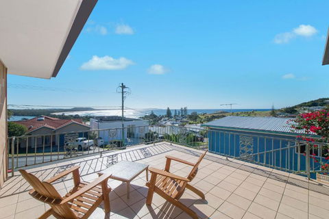 Retro Beach House - eAccommodation 0