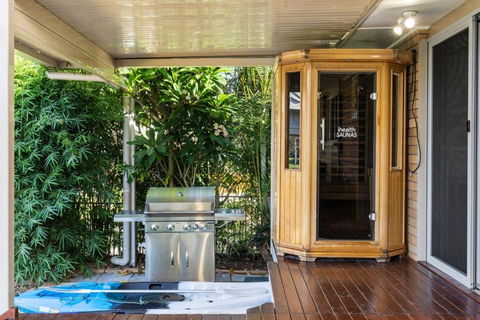 Riverfront Heated Pool Sauna Kayaks - eAccommodation 1