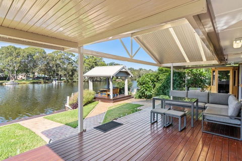 Riverfront Heated Pool Sauna Kayaks - eAccommodation 2