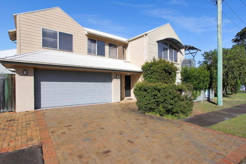 Riverside Views Hawks Nest - eAccommodation 0