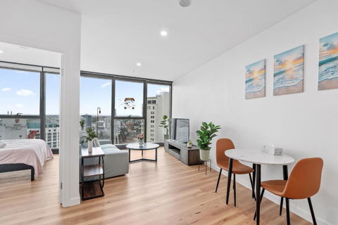 RiverViews 1BR 1BA Skytower Apt With Pool, Gym, Sauna - eAccommodation 0