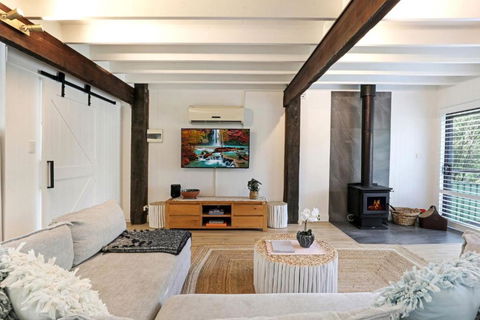 Romantic Coastal Retreat - Located In Jervis Bay! - eAccommodation 3