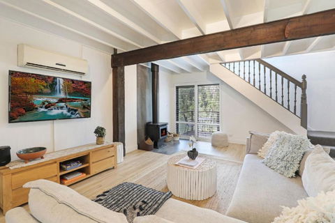 Romantic Coastal Retreat - Located In Jervis Bay! - eAccommodation 0