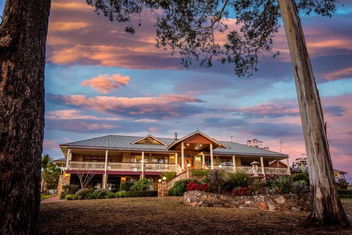 Robyn\'s Nest Lakeside Resort with eAccommodation