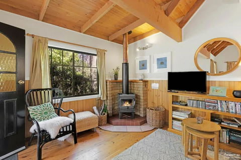 Romantic Tricklebeck Spa Cottage - eAccommodation 1