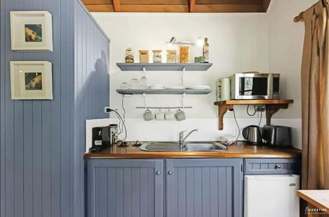 Romantic Tricklebeck Spa Cottage - eAccommodation 2
