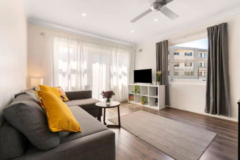 Rose Bay Retreat - Light Airy Balcony AC & Views - eAccommodation 1