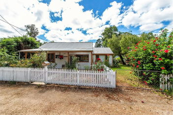 Rose Cottage Nannup with eAccommodation