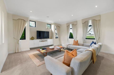 Roselawn Retreat - Pool, Incredible Views, Sleeps 8 - eAccommodation 1