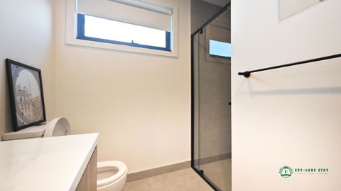 Royalty Living Unit 3 - eAccommodation 2