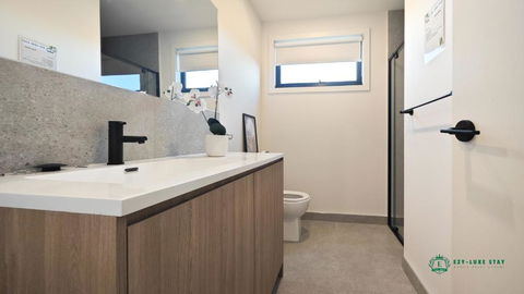 Royalty Living Unit 3 - eAccommodation 3