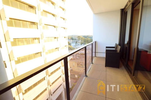 Ruby Red, 1Bd 1Bth Apt - Woden CBD - eAccommodation 2