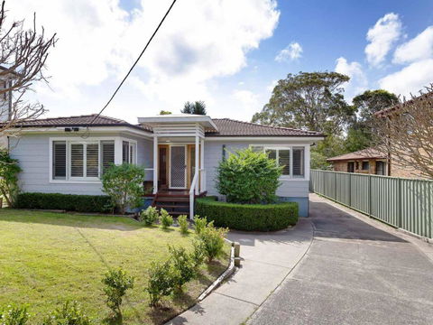 Rubys Retreat, 44 Achilles Street - Pet Friendly, Aircon, Wifi & Boat Parking - eAccommodation 1