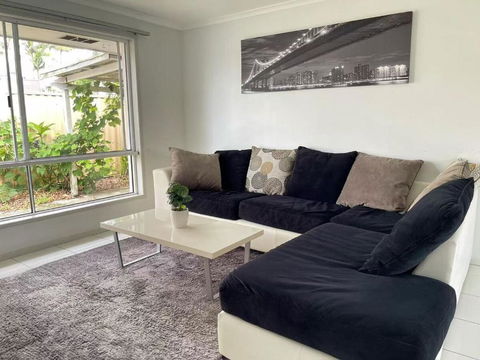 Runaway Bay Family Haven With 4beds - eAccommodation 0